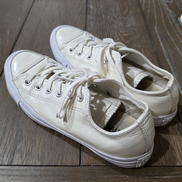 Converse Chuck Taylor All Star Leather OX Sneaker, Women's Size 7 - Picture 2 of 9